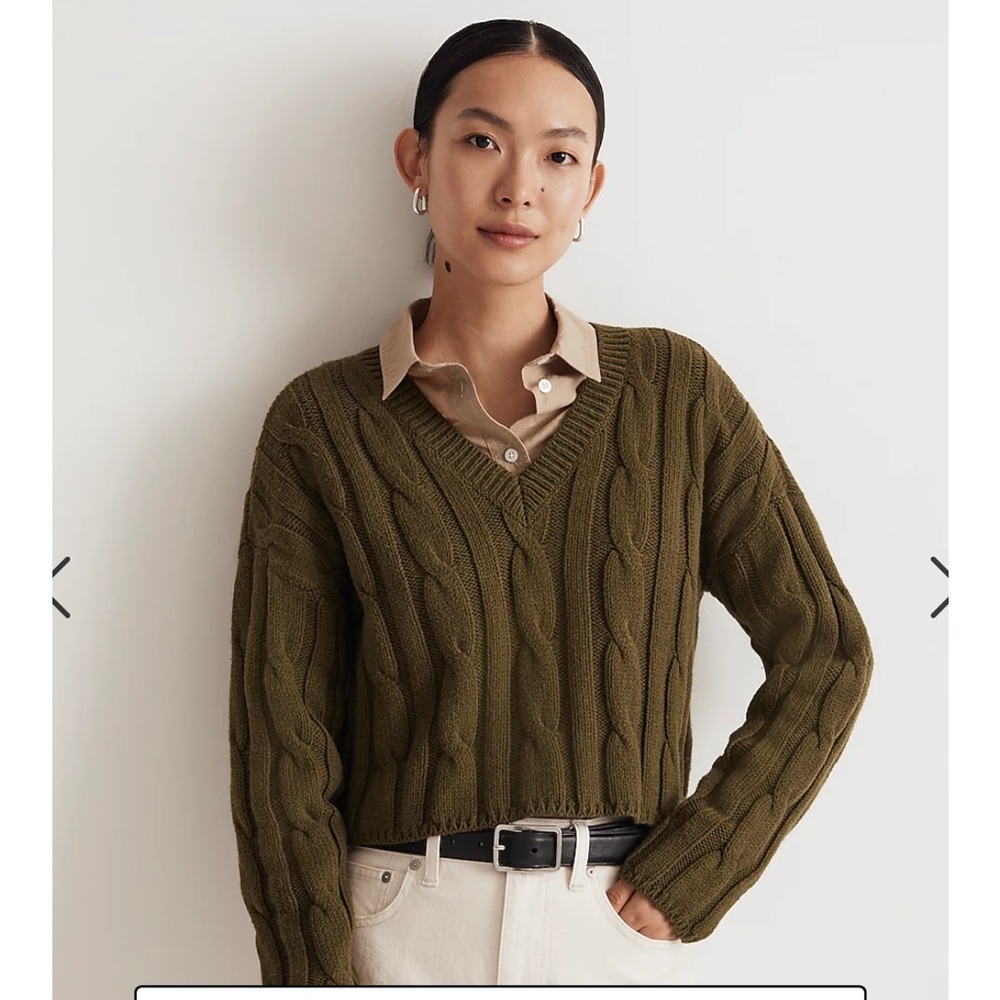 Madewell Cable Knot V-Neck Crop Sweater in Loren